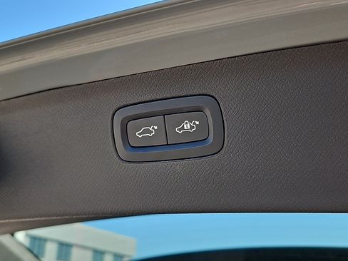 Certified 2025 Volvo XC90 B6 Plus w/ Protection Package Premier AWD/4WD image 30