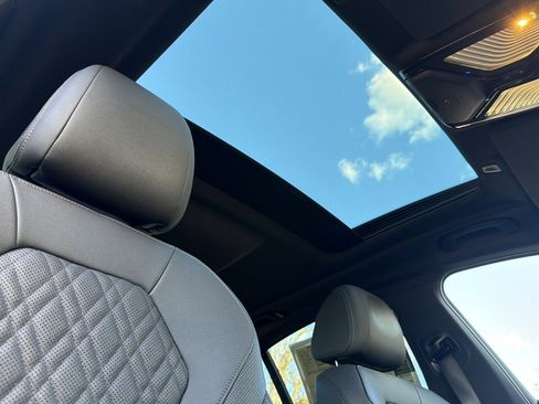 Used 2023 BMW 530e w/ M Sport Package image 20