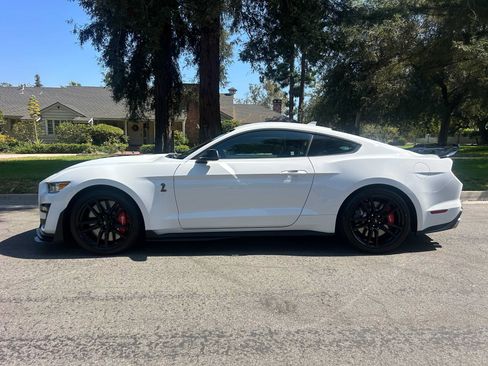 Used 2020 Ford Mustang Shelby GT500 w/ Technology Package RWD image 4