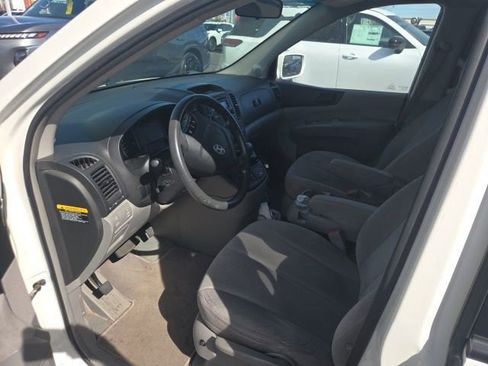 Used 2007 Hyundai Entourage GLS image 8