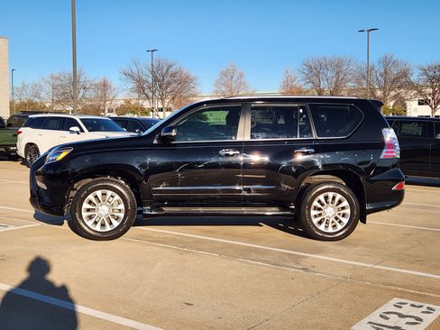 Used 2018 Lexus GX 460 image 3