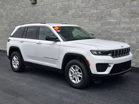 Used 2023 Jeep Grand Cherokee Laredo w/ Luxury Tech Group I AWD/4WD image 7