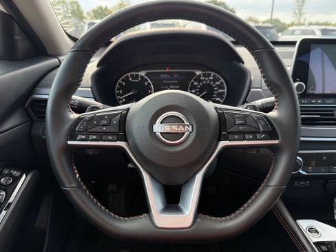Used 2025 Nissan Altima 2.5 SR FWD image 13