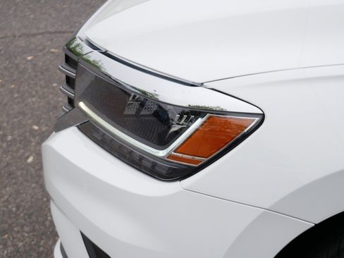 Certified 2022 Volkswagen Passat 2.0T FWD image 16