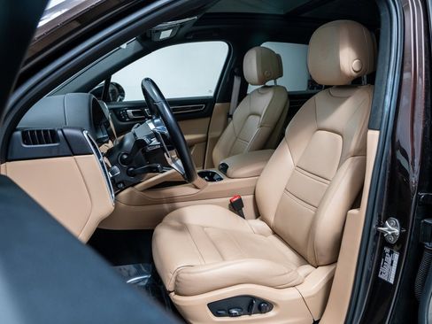 Used 2023 Porsche Cayenne Platinum Edition image 5