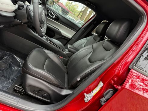 Used 2025 Jeep Compass Limited image 22