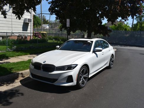 Used 2024 BMW 330i Sedan w/ Premium Package RWD image 2