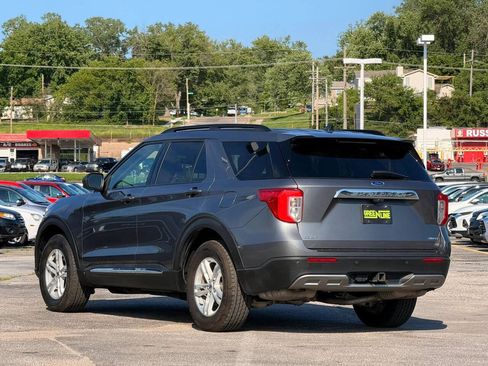 Used 2022 Ford Explorer XLT w/ Equipment Group 202A AWD/4WD image 2