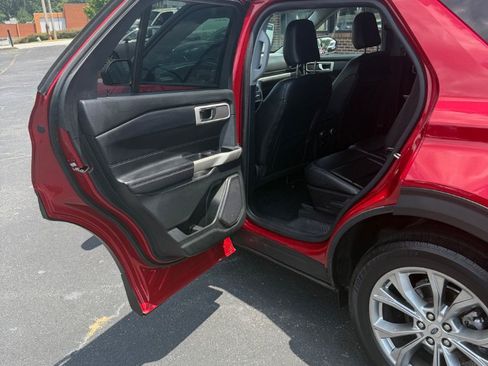 Used 2021 Ford Explorer XLT w/ Equipment Group 202A AWD/4WD image 22