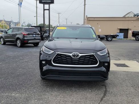 Used 2023 Toyota Highlander XLE image 11