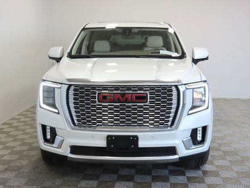 Used 2022 GMC Yukon Denali w/ Denali Ultimate Package AWD/4WD image 2