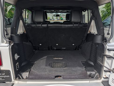 Used 2015 Jeep Wrangler Unlimited Sahara w/ Dual Top Group AWD/4WD image 18