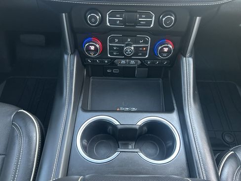 Used 2021 Chevrolet Tahoe Premier w/ Premium Package image 19