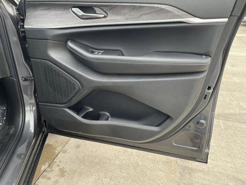 New 2025 Jeep Grand Cherokee L Limited image 10