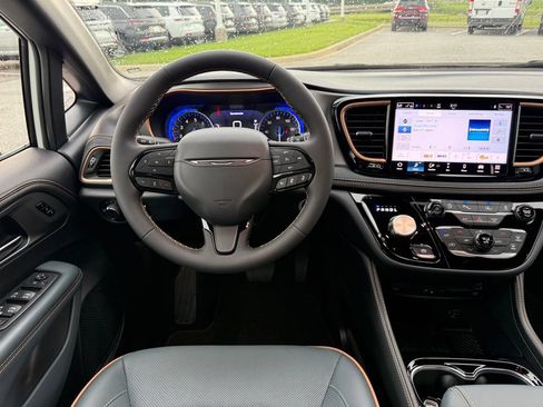 New 2027 Chrysler Pacifica Pinnacle w/ Theater Group FWD image 8