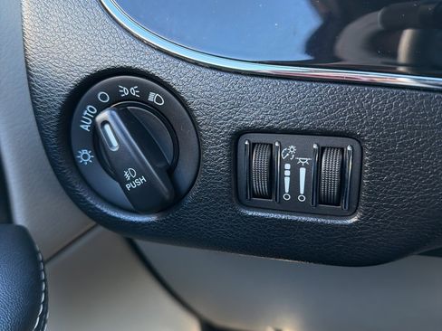 Used 2017 Dodge Grand Caravan SXT w/ Driver Convenience Group image 44