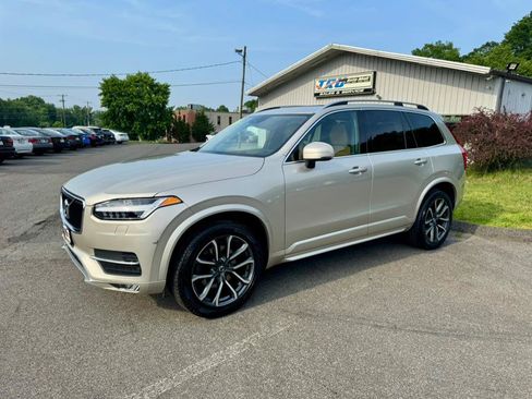 Used 2016 Volvo XC90 T6 Momentum w/ Momentum Plus Package AWD/4WD image 3