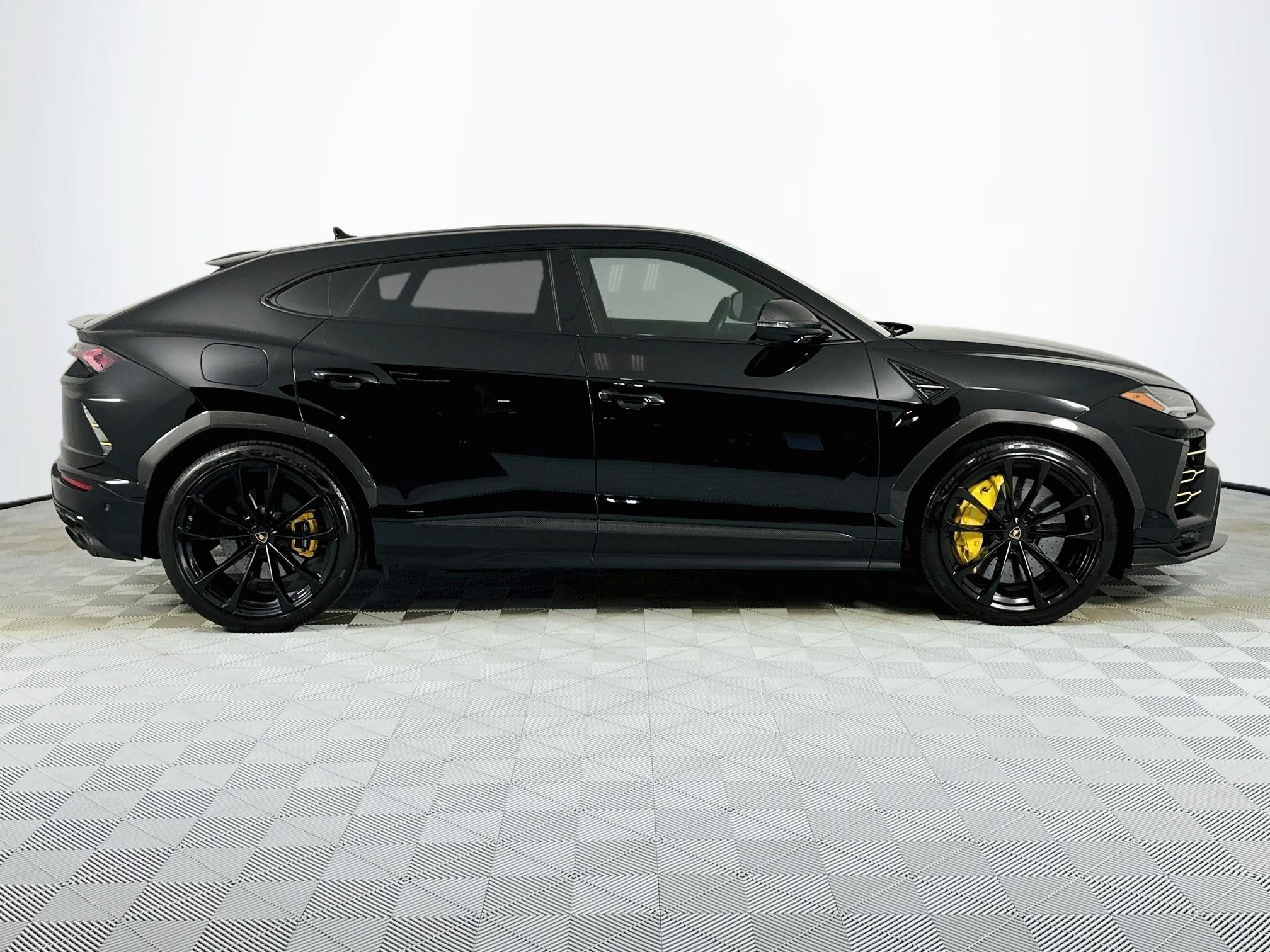 Used 2019 Lamborghini Urus AWD/4WD image 4