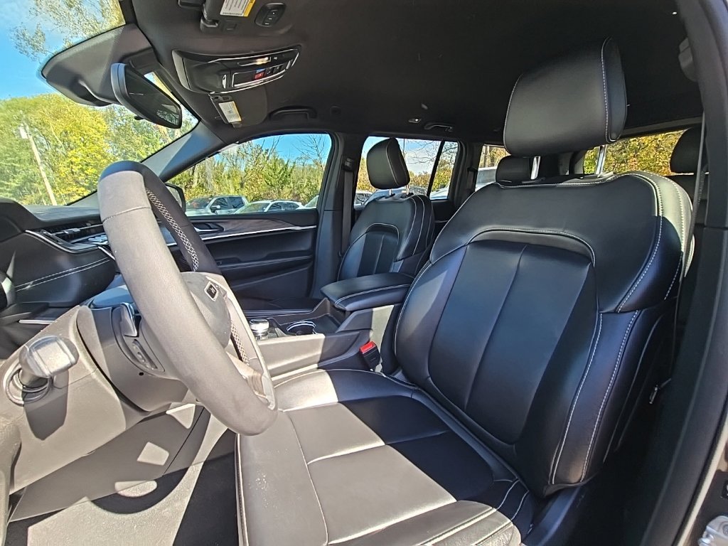 Used 2024 Jeep Grand Cherokee Limited w/ Black Appearance Package AWD/4WD image 22