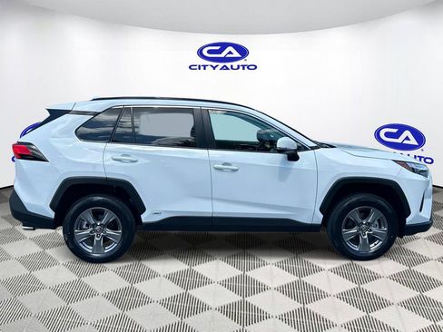 Used 2024 Toyota RAV4 XLE AWD/4WD image 2
