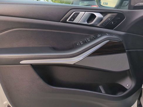 Used 2025 BMW X5 xDrive50e image 23