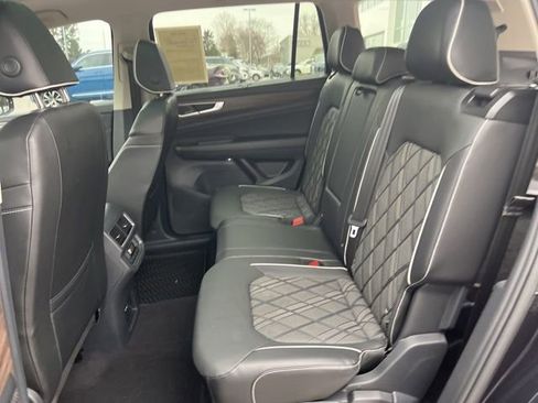 Used 2024 Volkswagen Atlas SEL Premium R-Line image 34