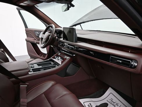 Used 2023 Lincoln Aviator Black Label w/ Jet Package image 20