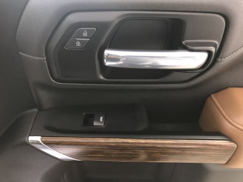 Used 2022 Chevrolet Silverado 2500 High Country w/ Safety Package II image 11