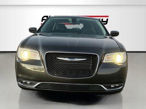 Used 2021 Chrysler 300 Touring L AWD/4WD image 2