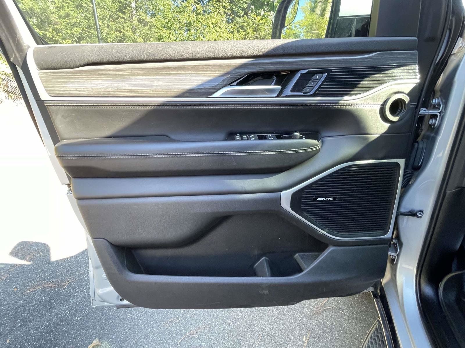 Certified 2022 Jeep Wagoneer Series II AWD/4WD image 20