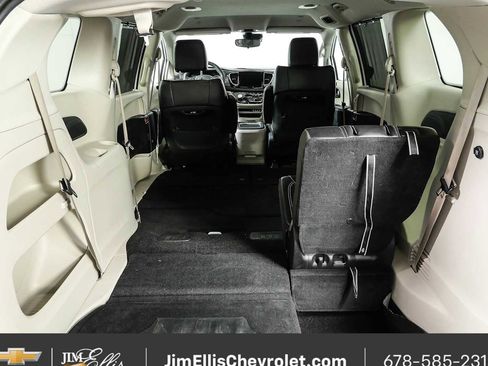 Used 2024 Chrysler Pacifica Touring-L FWD image 30