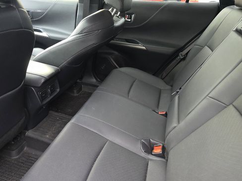 Used 2021 Toyota Venza image 8