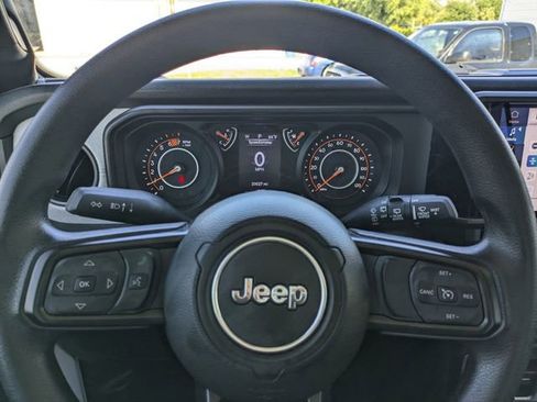 Used 2025 Jeep Wrangler Unlimited Sport AWD/4WD image 18
