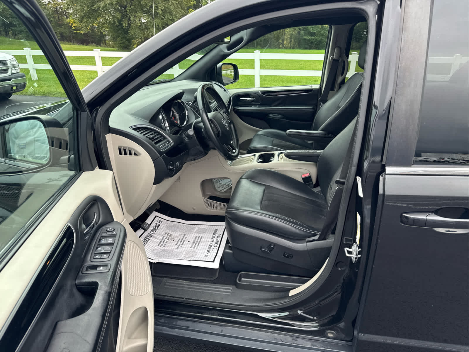 Used 2019 Dodge Grand Caravan SXT FWD image 10