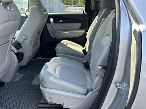 Used 2012 GMC Acadia SLT FWD image 16
