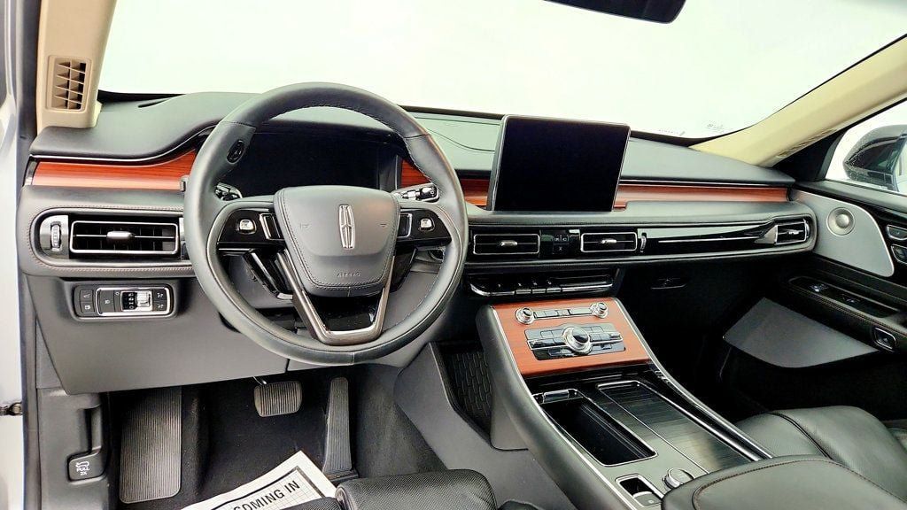 Used 2022 Lincoln Aviator Grand Touring w/ Equipment Group 301A AWD/4WD image 11