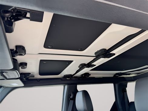 New 2025 Ford Bronco Badlands image 38