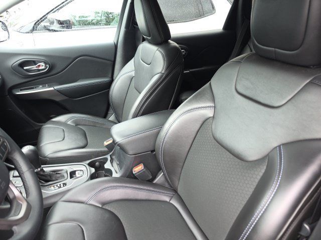 Used 2019 Jeep Cherokee Latitude Plus AWD/4WD image 9