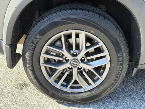 Used 2024 Nissan Rogue S FWD image 32