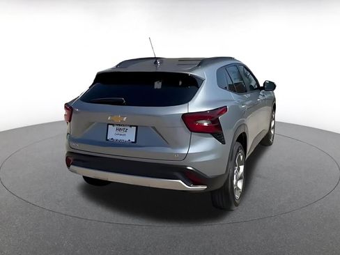 Used 2025 Chevrolet Trax LT w/ LT Convenience Package image 14