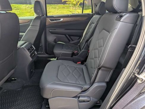 Used 2026 Volkswagen Atlas SE FWD image 15