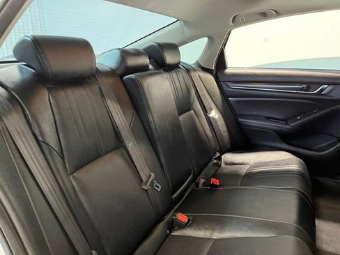 Used 2019 Honda Accord Touring image 13