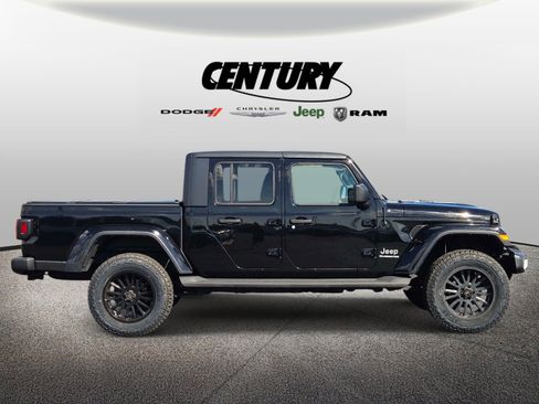 Used 2020 Jeep Gladiator Overland w/ Popular Equipment Package AWD/4WD image 2