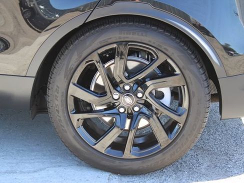 Used 2024 Land Rover Discovery S AWD/4WD image 6