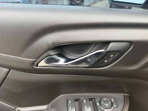 Used 2021 GMC Acadia SLT w/ Elevation Edition FWD image 11