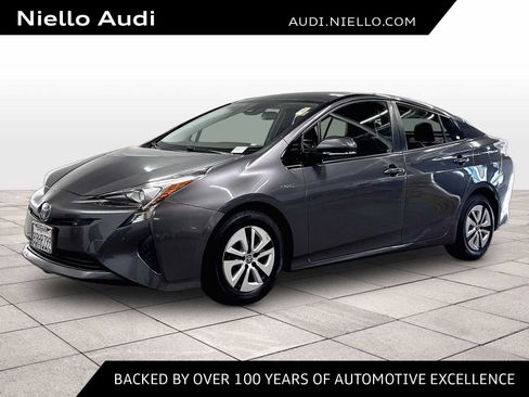 Used 2017 Toyota Prius Two w/ Prius Two Safety Plus Package FWD image 1