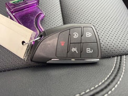 Used 2025 Chevrolet Traverse LT image 41