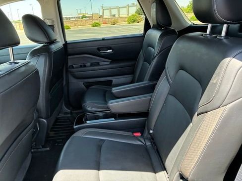 Certified 2024 Nissan Pathfinder SL w/ SL Premium Package FWD image 13