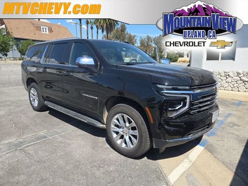 Used 2026 Chevrolet Suburban Premier AWD/4WD image 1