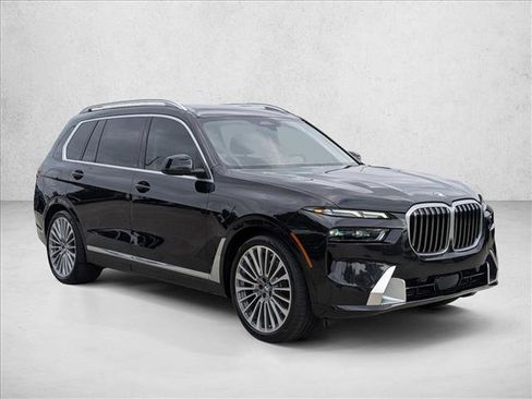 Certified 2025 BMW X7 xDrive40i w/ Climate Comfort Package AWD/4WD image 3